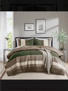 Striped Hunter green, Taupe and brown Comforter Set with Pillow Shams. NWT.